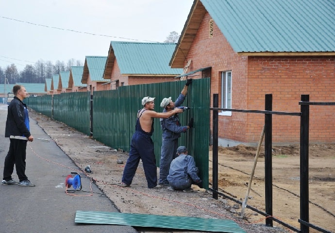 Как сделать забор из профнастила под камень дерево или кирпич и заработать